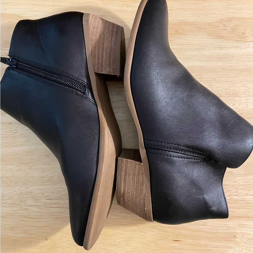 Bass Nina Black Chelsea Vegan Leather Bootie size 8